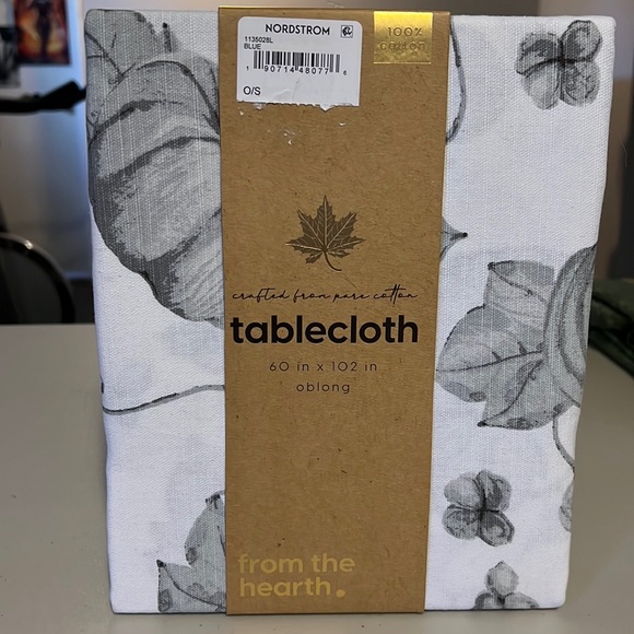 White Pumpkin Tablecloth - NWT - Picture 3 of 4